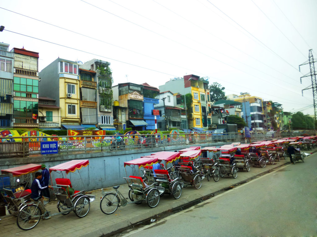 ベトナム　シクロ　トゥクトゥク