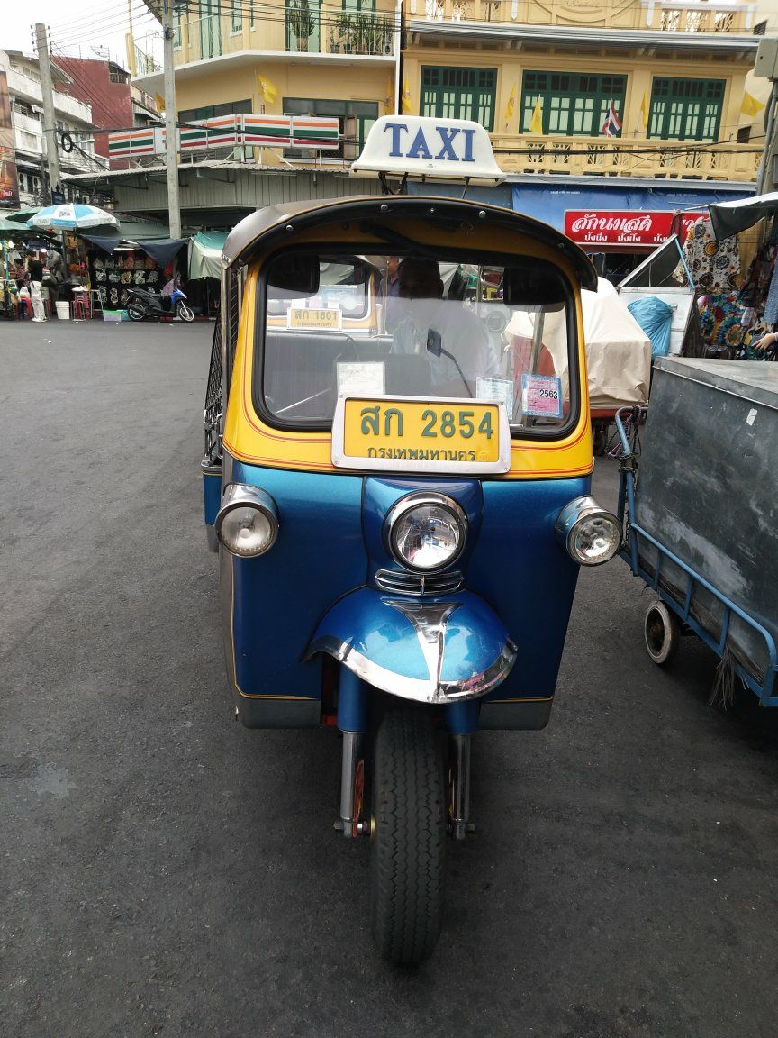 タイ　トゥクトゥク　乗り物　移動手段